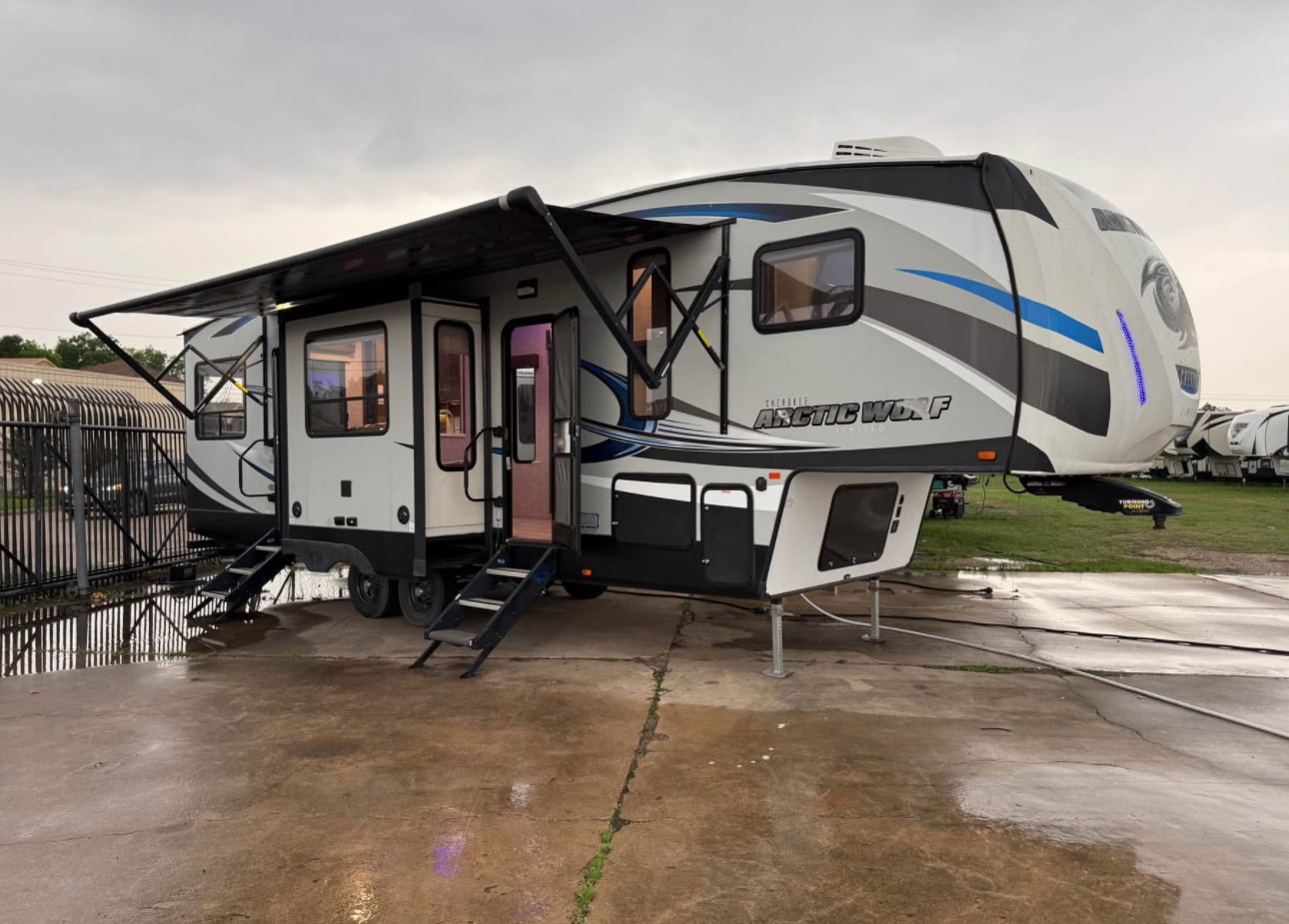 2018 Forest River Artic Wolf Cherokee limited 305ML6