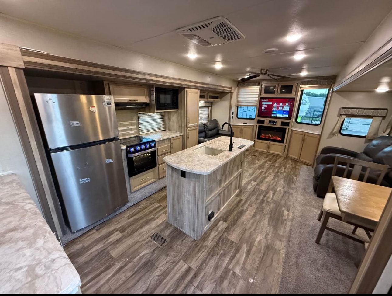 2020 Forest River Catalina 39MKTs  Travel Trailer thumbnail 11