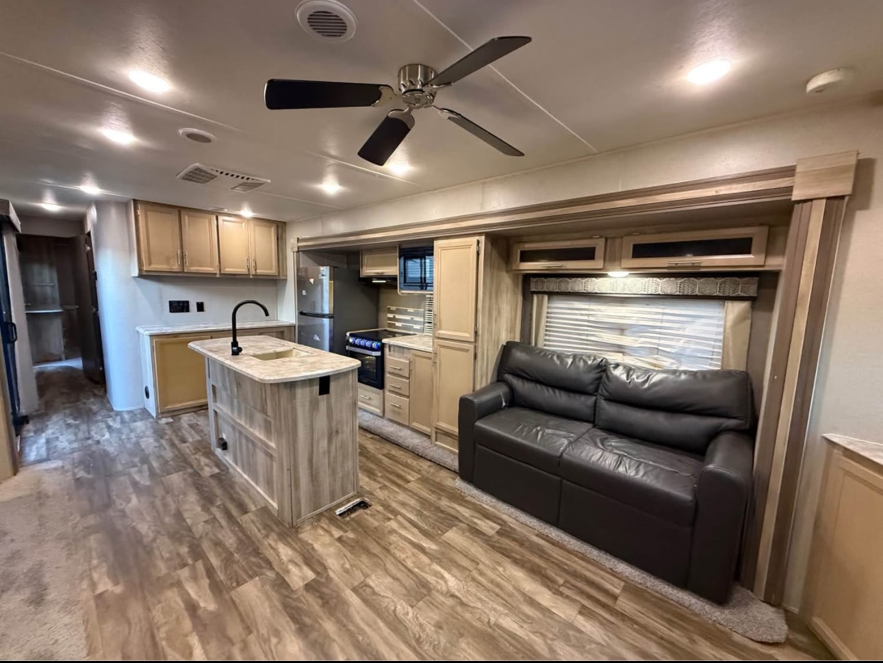 2020 Forest River Catalina 39MKTs  Travel Trailer thumbnail 14