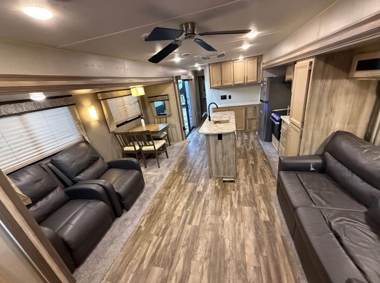 2020 Forest River Catalina 39MKTs  Travel Trailer thumbnail 2