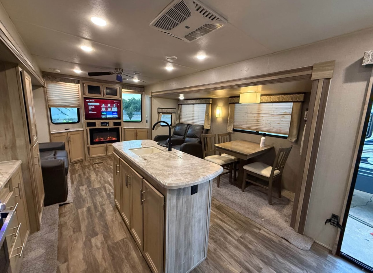 2020 Forest River Catalina 39MKTs  Travel Trailer thumbnail 3
