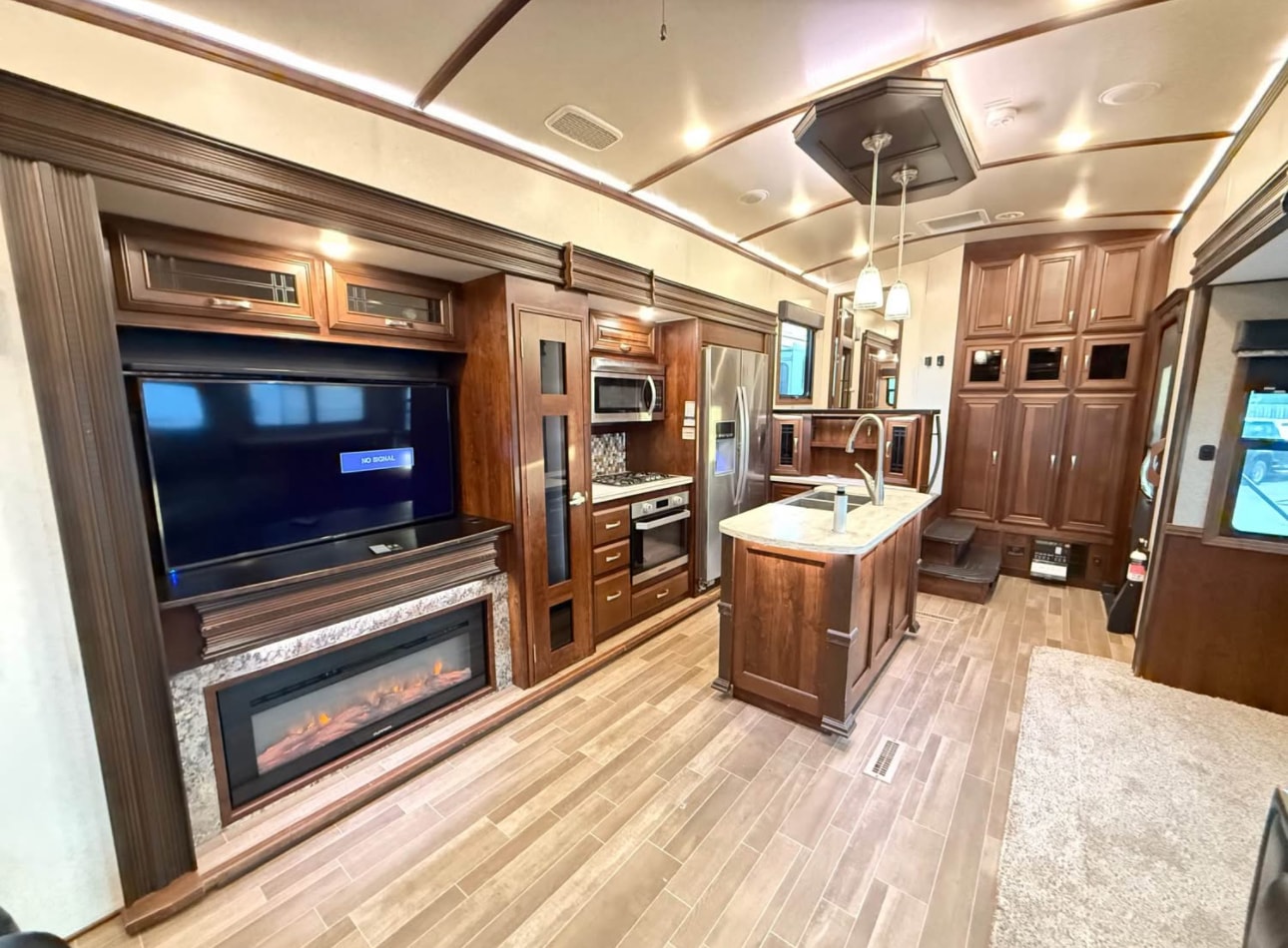 2018 Jayco Pinnacle 37RSTS thumbnail 2