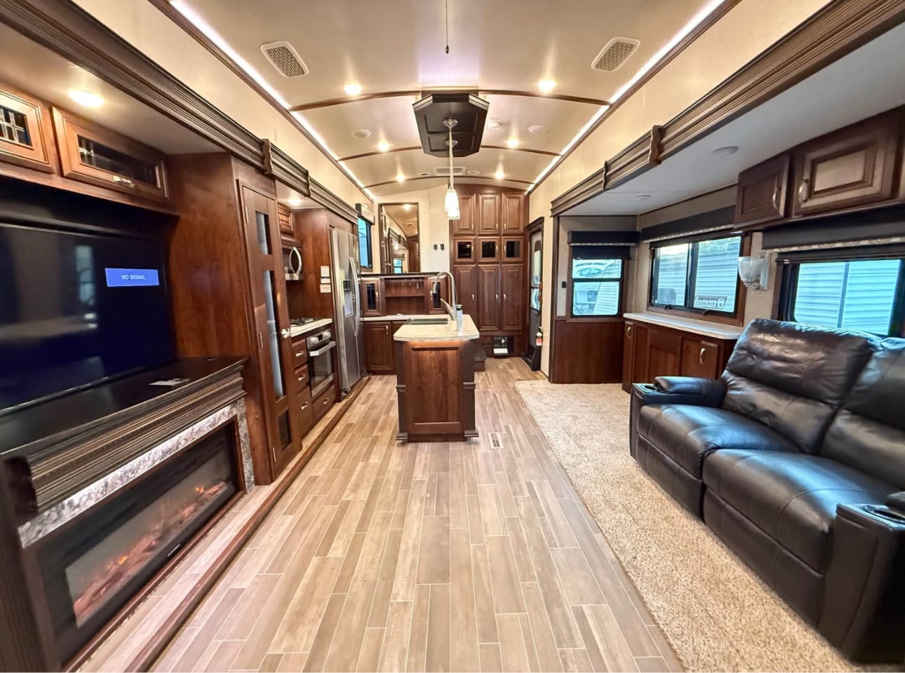 2018 Jayco Pinnacle 37RSTS thumbnail 3