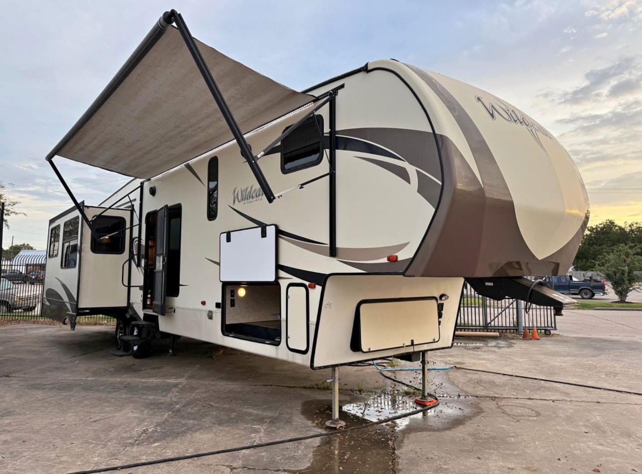 2018 Forest River Wildcat 383MB Fifth Wheel