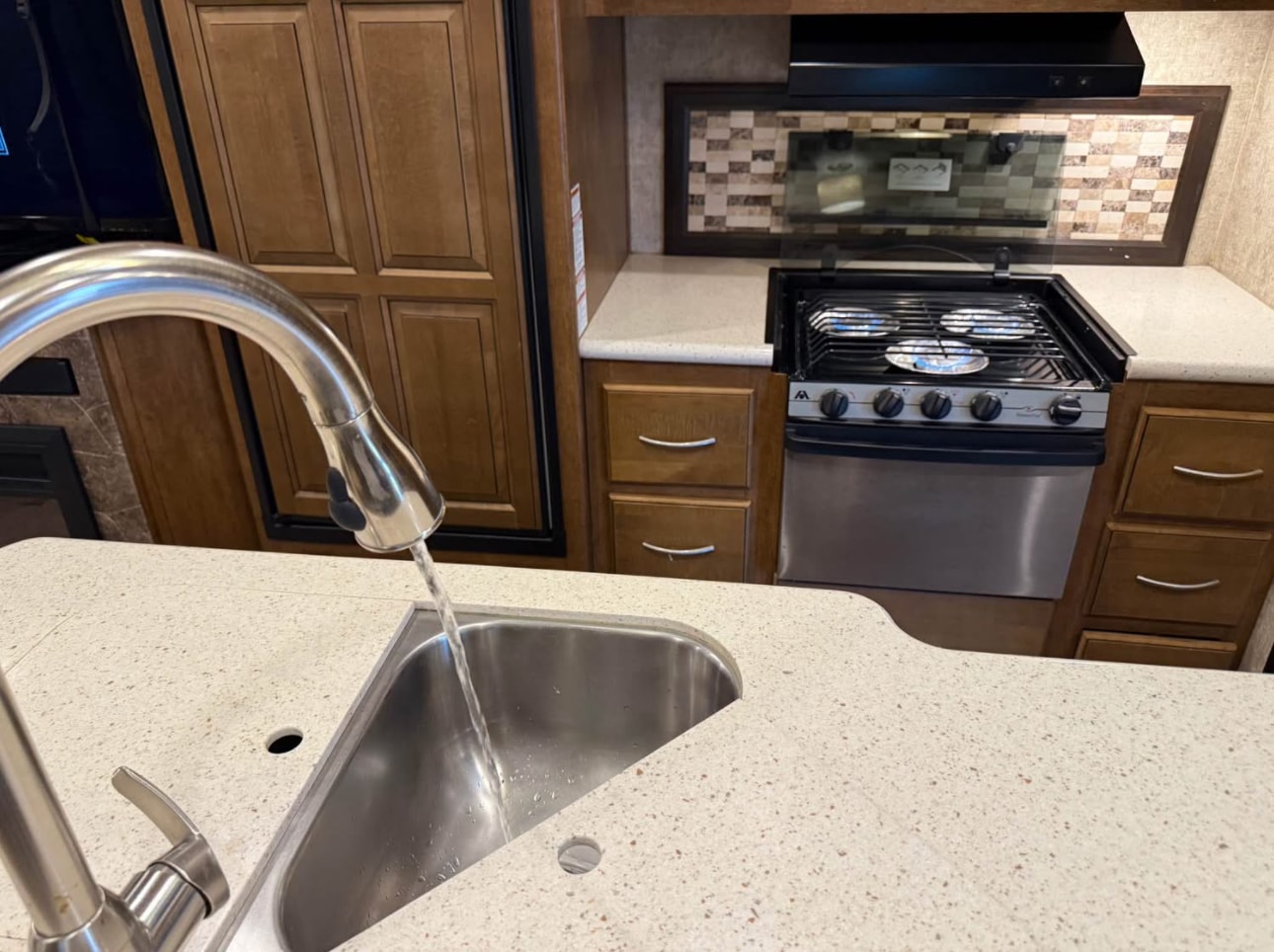2018 Forest River Wildcat 383MB Fifth Wheel thumbnail 2