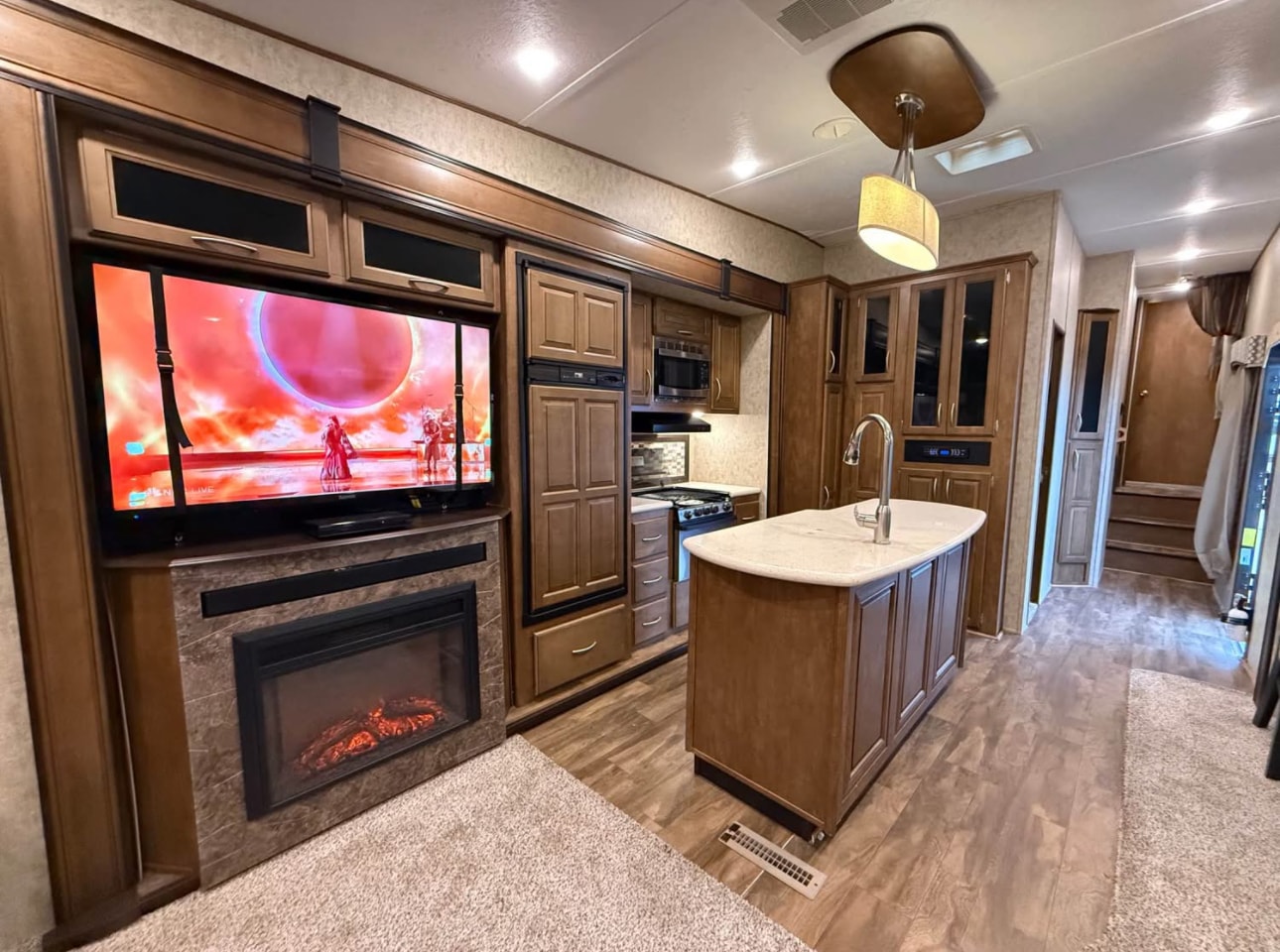 2018 Forest River Wildcat 383MB Fifth Wheel thumbnail 3