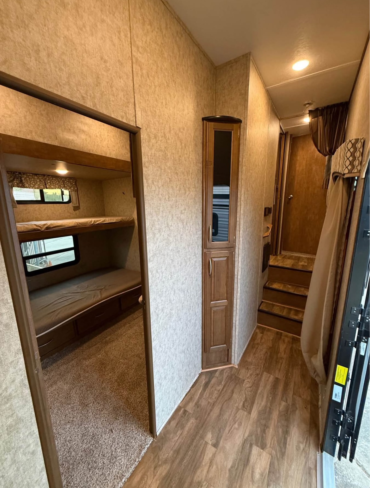 2018 Forest River Wildcat 383MB Fifth Wheel thumbnail 7