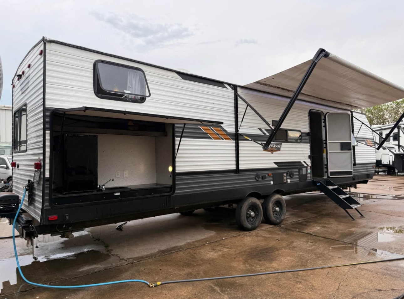 2022 Forest River Wildwood 33TS Travel Trailer thumbnail 2
