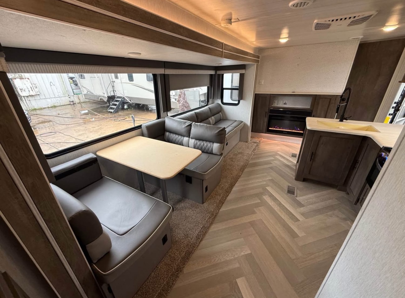 2022 Forest River Wildwood 33TS Travel Trailer thumbnail 4