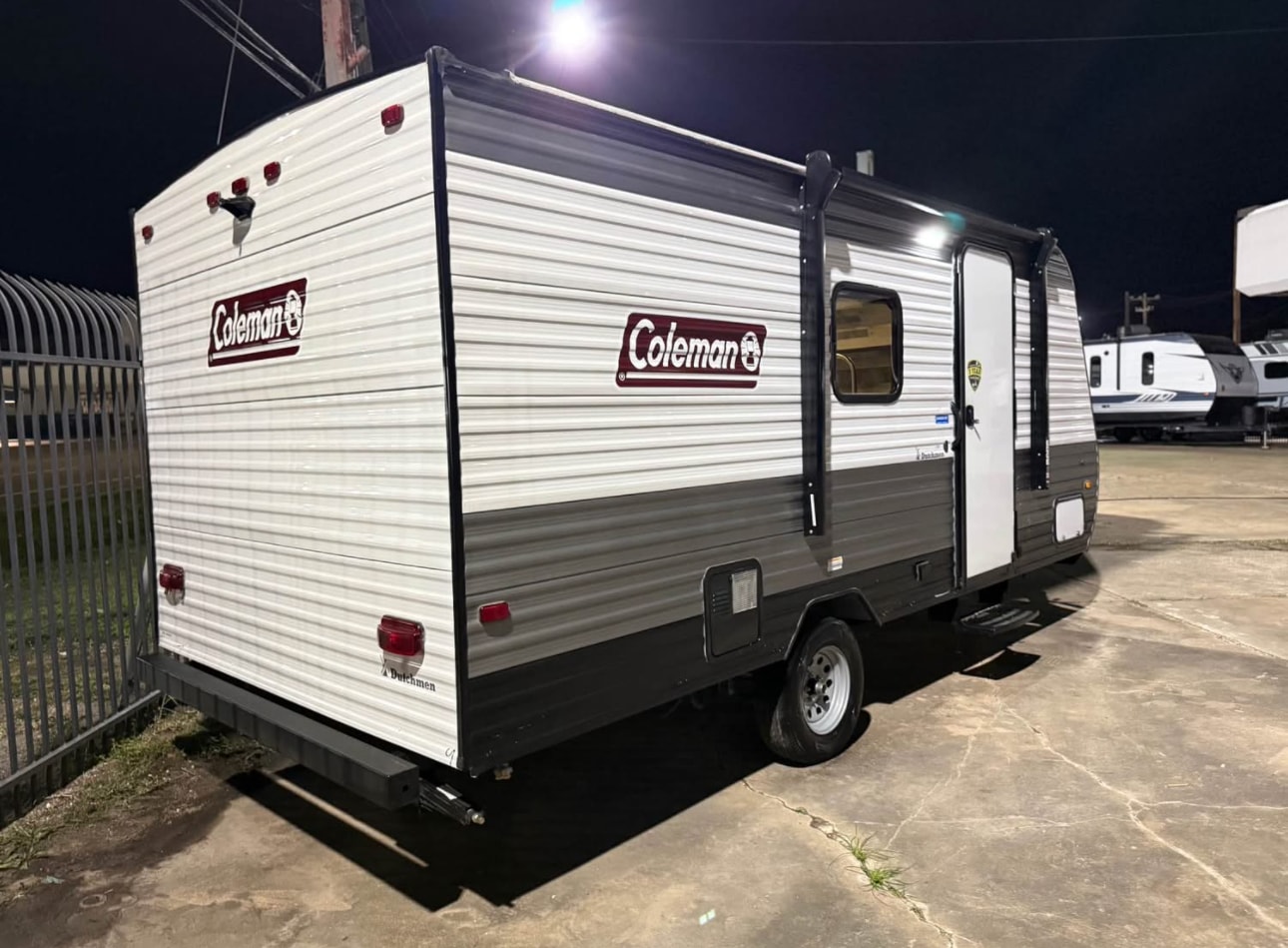 2023 Coleman 17B Travel Trailer thumbnail 6