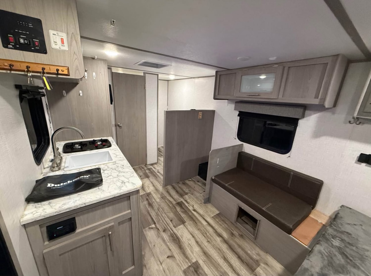 2023 Coleman 17B Travel Trailer thumbnail 9