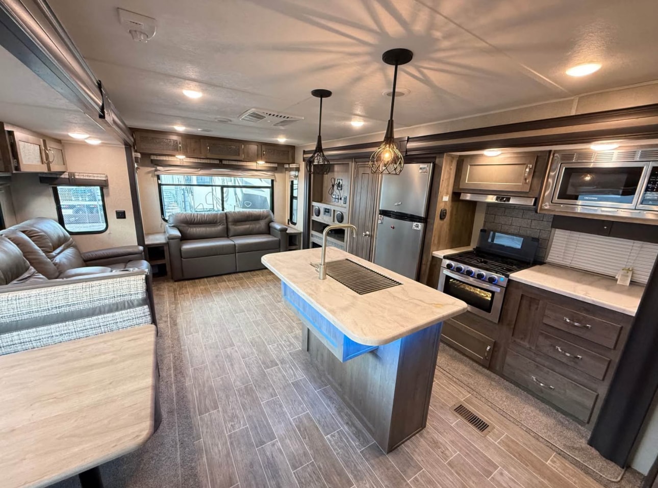 2020 Palomino Puma 31RLQS Travel Trailer thumbnail 8