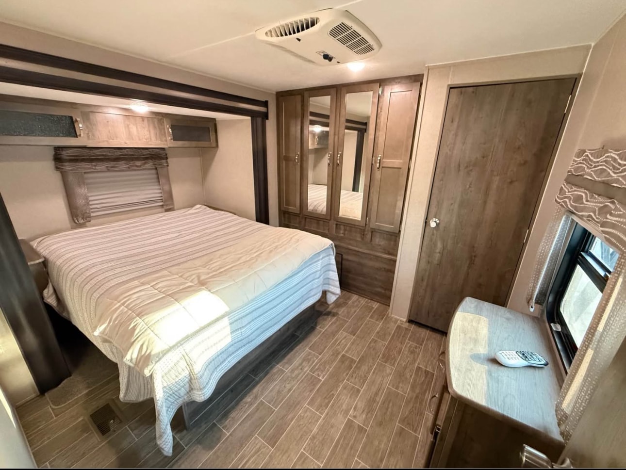 2020 Palomino Puma 31RLQS Travel Trailer thumbnail 9