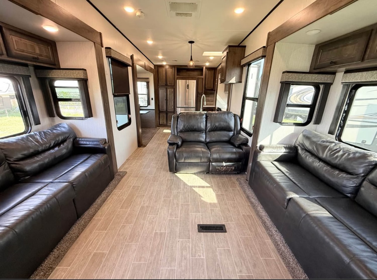 2021 Heartland BigHorn 39RK Fifth Wheel thumbnail 4