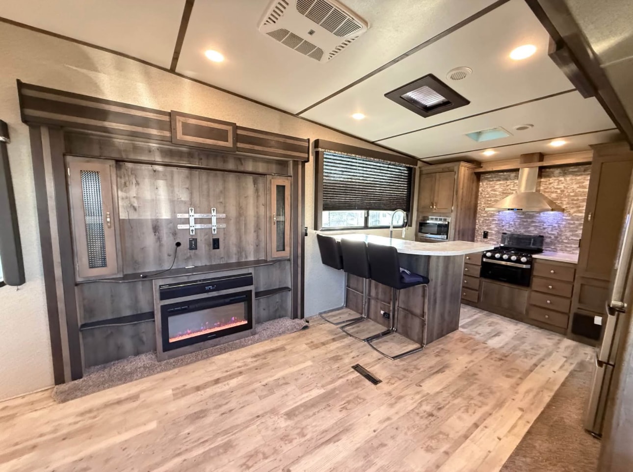2020 Keystone Sprinter Limited 3551 Fifth Wheel thumbnail 3