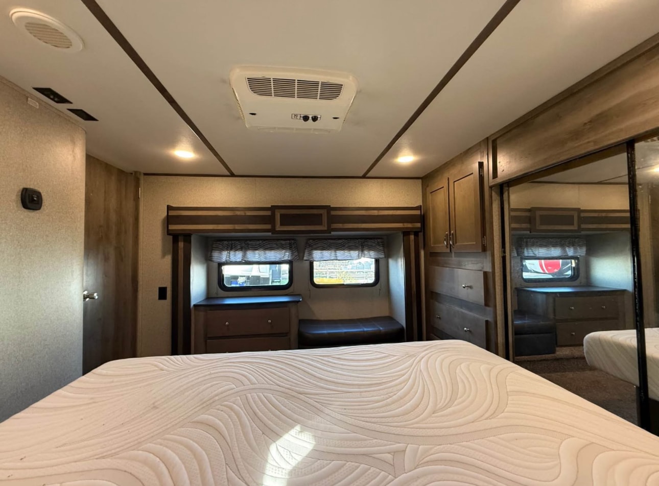 2020 Keystone Sprinter Limited 3551 Fifth Wheel thumbnail 4