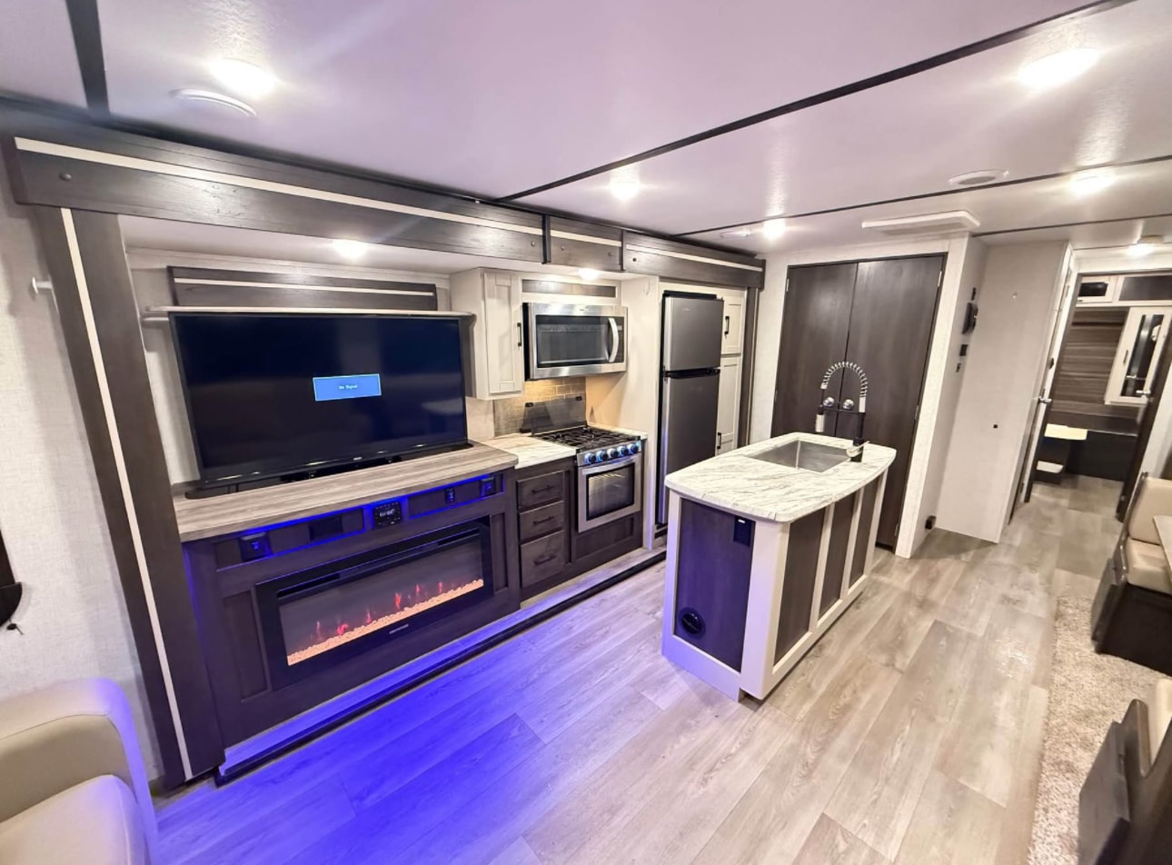 2022 CrossRoad Cruiser Aire 30RLS Travel Trailer thumbnail 3