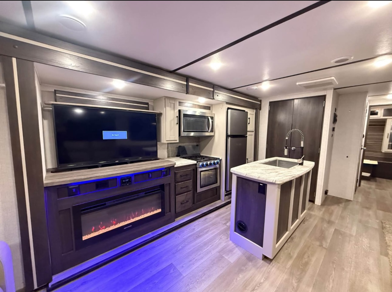 2022 CrossRoad Cruiser Aire 30RLS Travel Trailer thumbnail 4