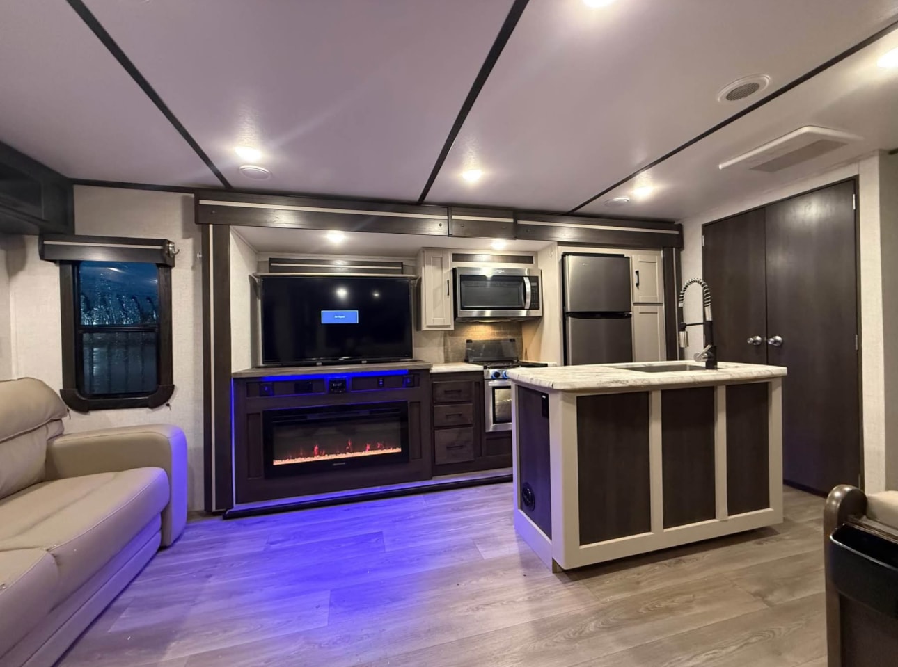 2022 CrossRoad Cruiser Aire 30RLS Travel Trailer thumbnail 5