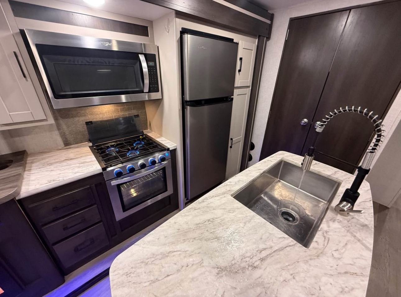 2022 CrossRoad Cruiser Aire 30RLS Travel Trailer thumbnail 8