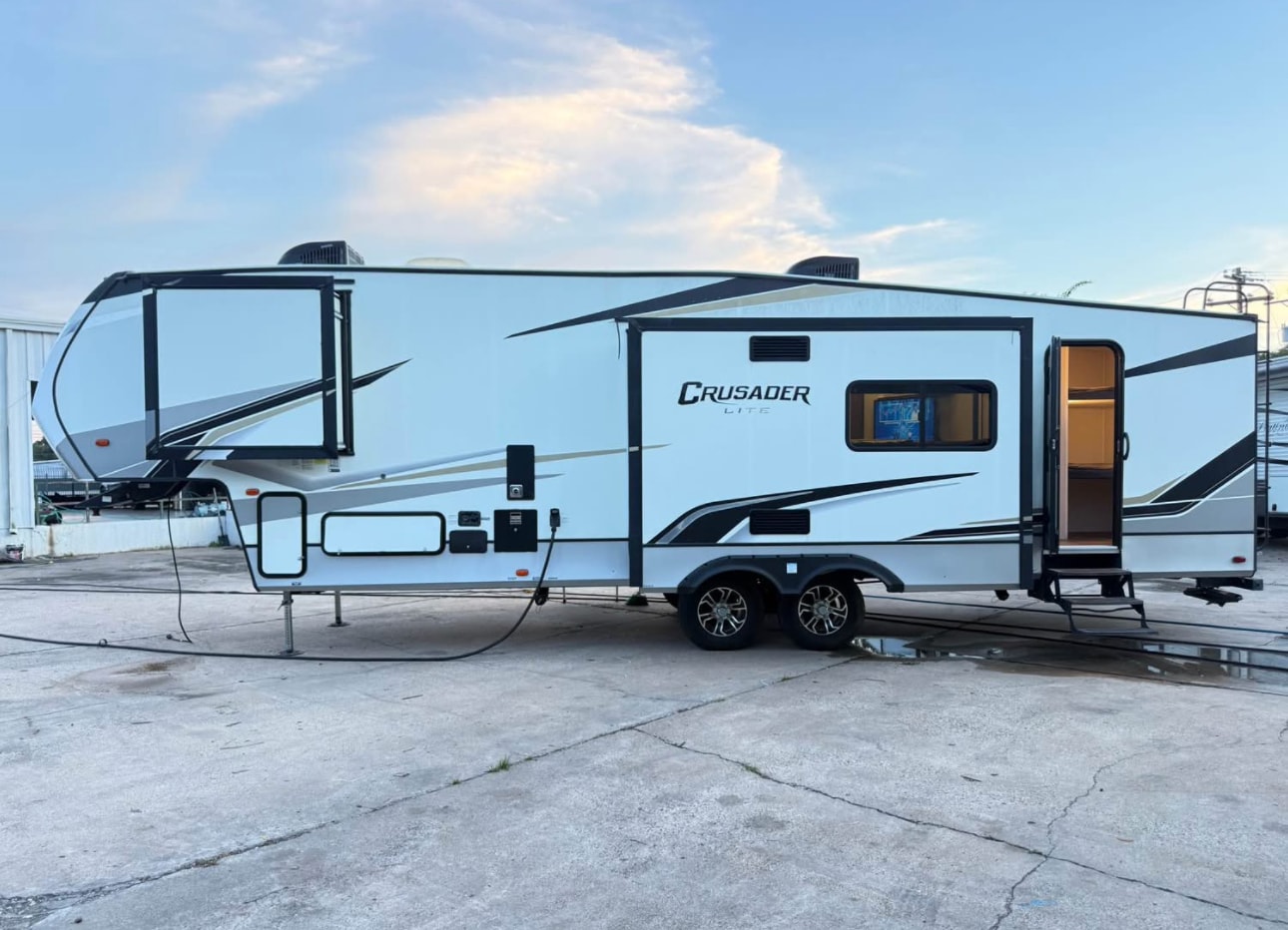 2021 Prime Time Crusader Lite 33BH Fifth Wheel