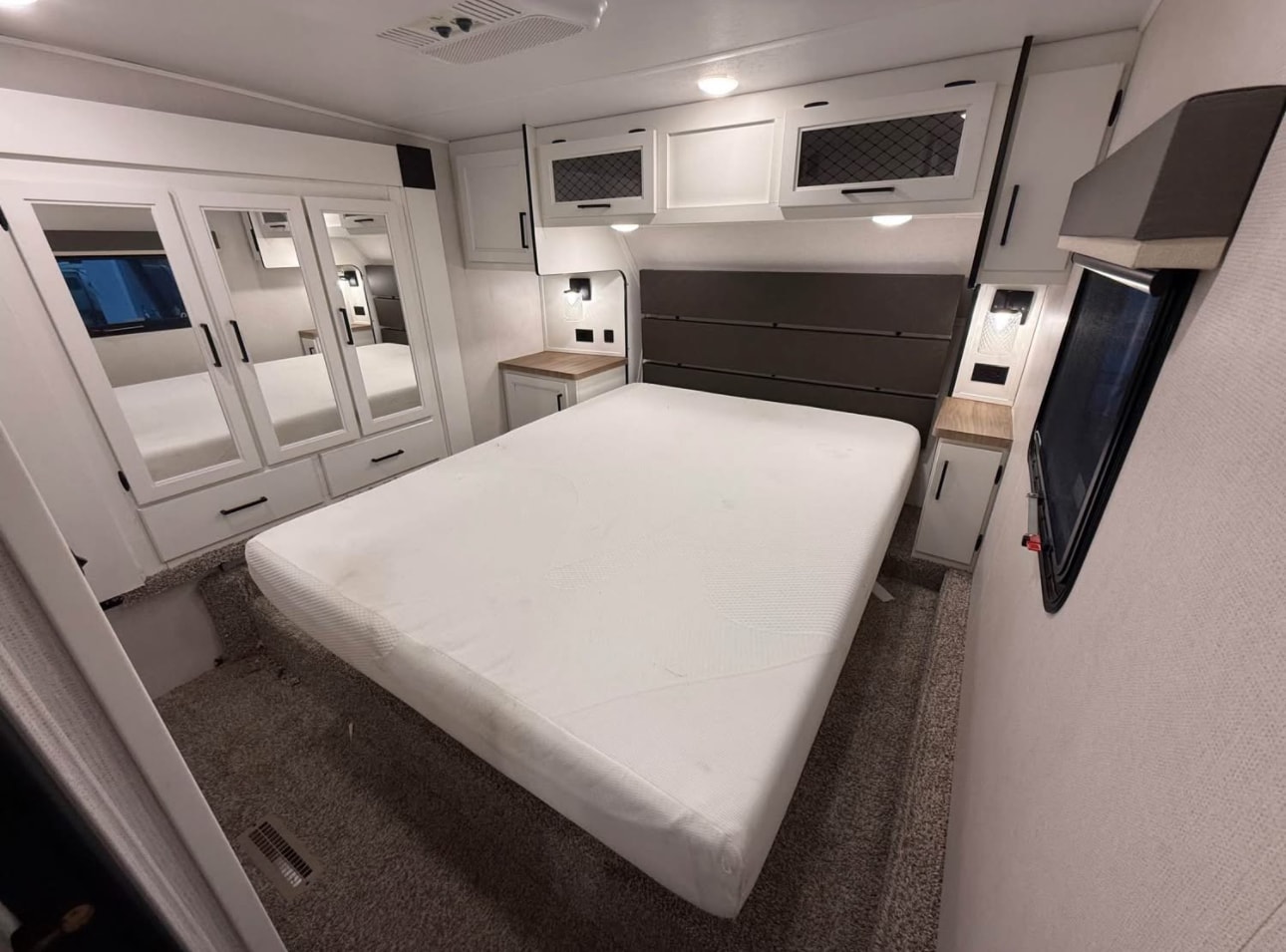 2021 Prime Time Crusader Lite 33BH Fifth Wheel thumbnail 3