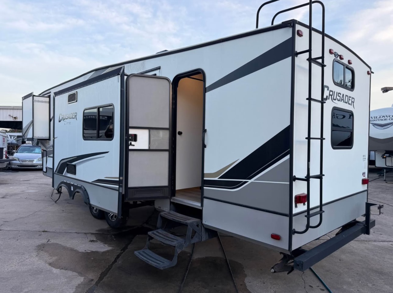 2021 Prime Time Crusader Lite 33BH Fifth Wheel thumbnail 6