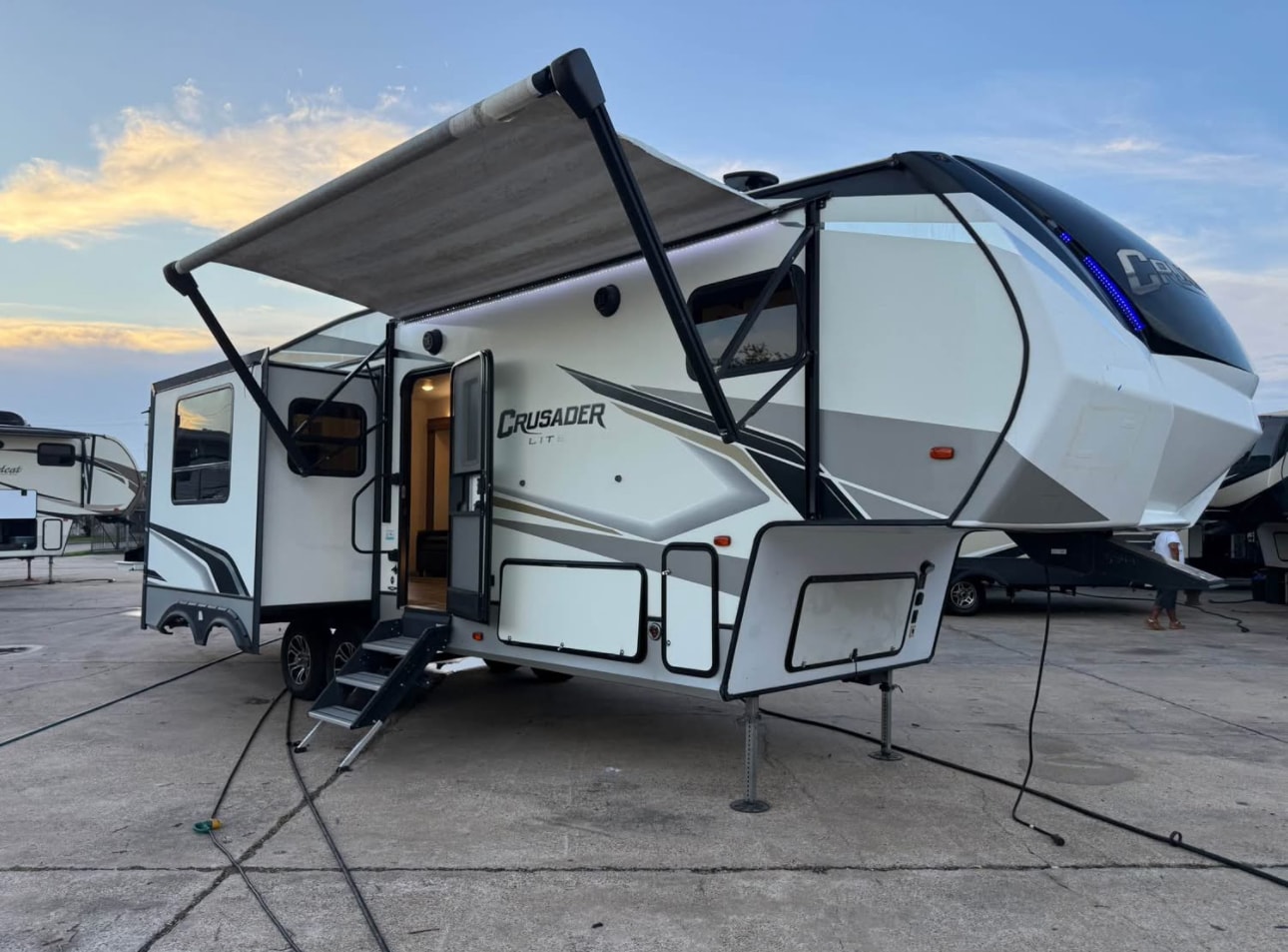 2021 Prime Time Crusader Lite 33BH Fifth Wheel thumbnail 8