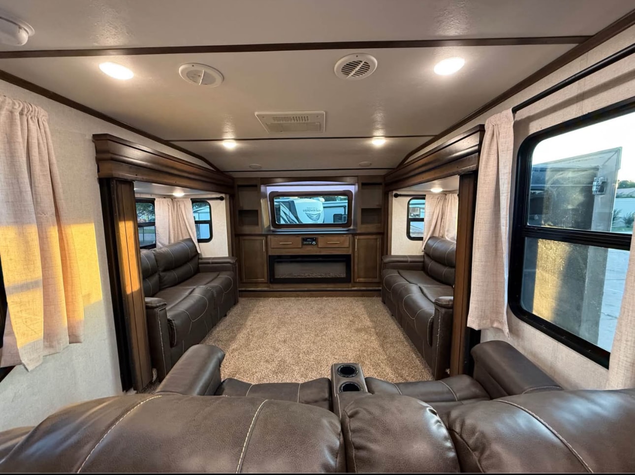 2018 Forest River Cougar 367FLS Fifth Wheel thumbnail 5