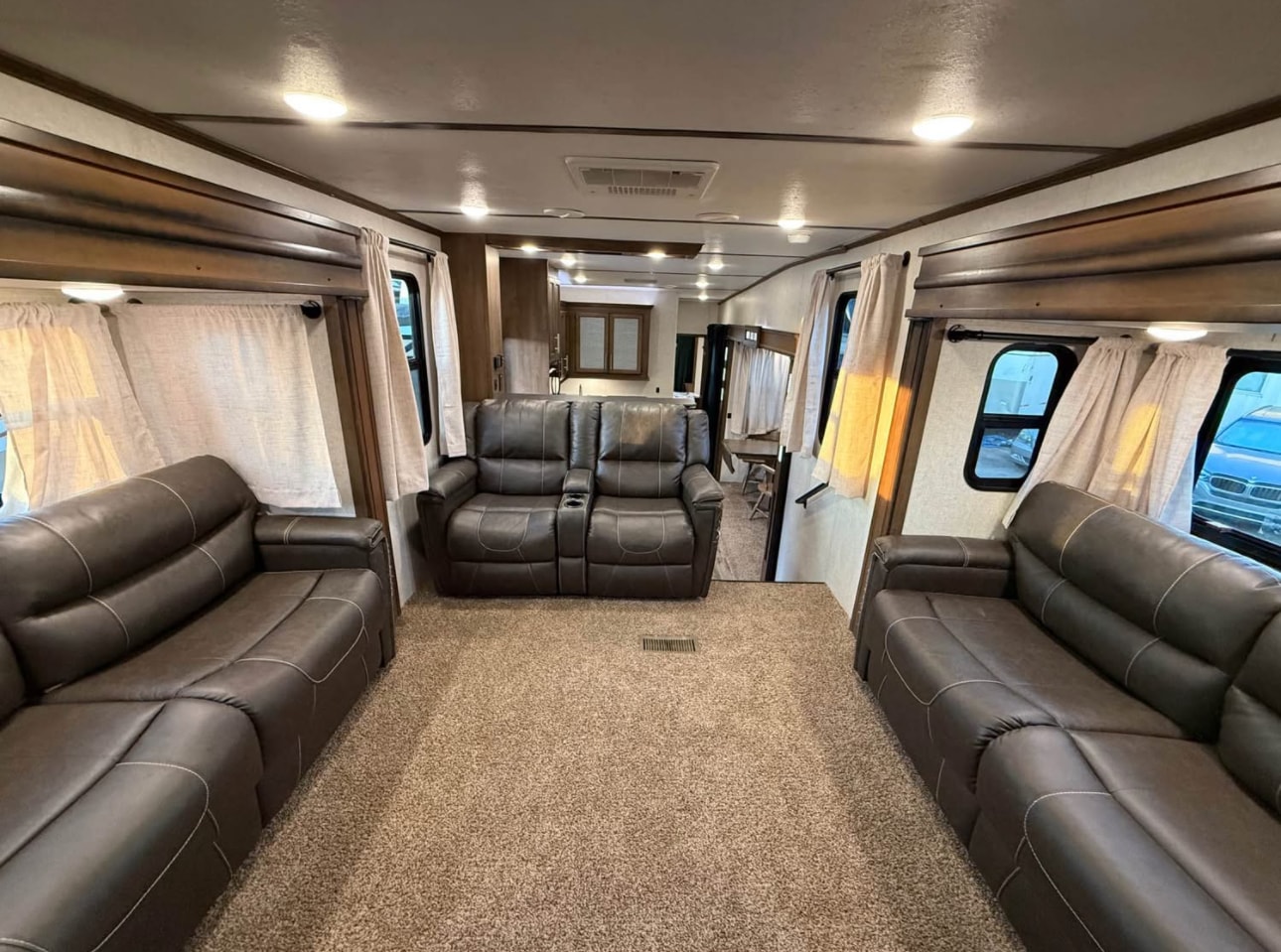 2018 Forest River Cougar 367FLS Fifth Wheel thumbnail 6