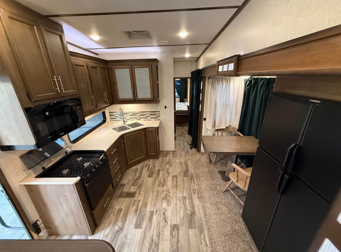 2018 Forest River Cougar 367FLS Fifth Wheel thumbnail 7