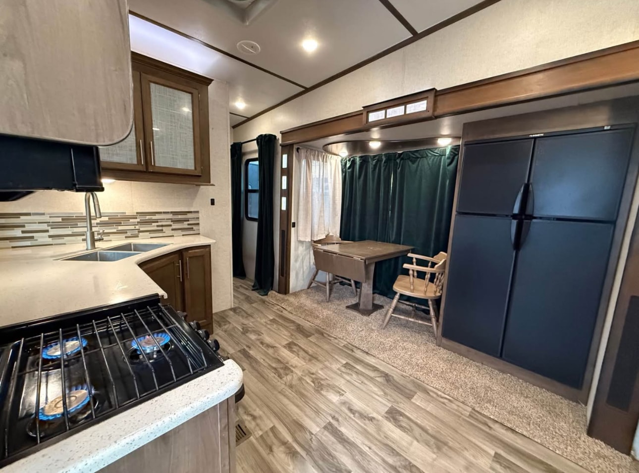 2018 Forest River Cougar 367FLS Fifth Wheel thumbnail 9