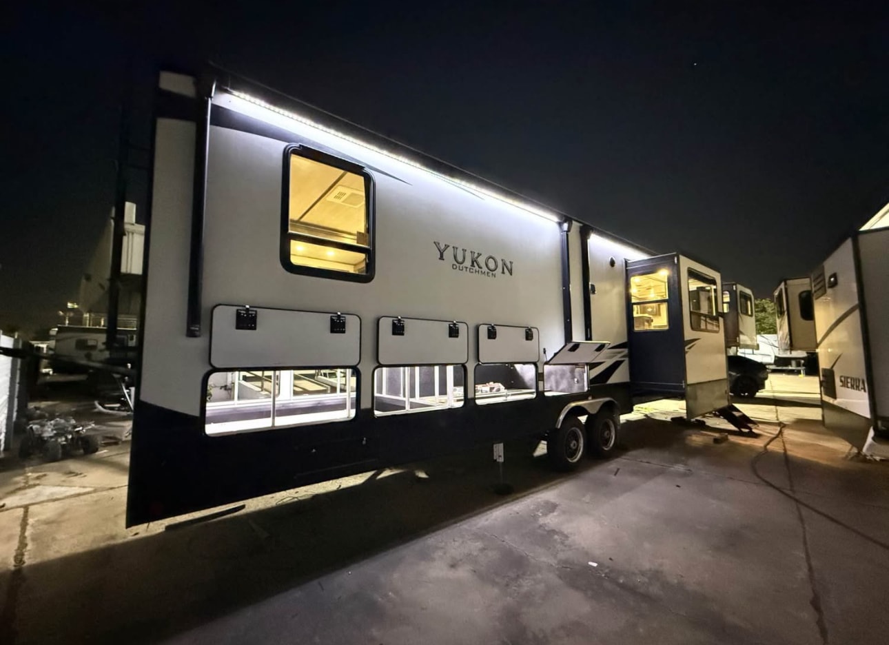 2021 Yukon Dutchmen 421FL Fifth Wheel