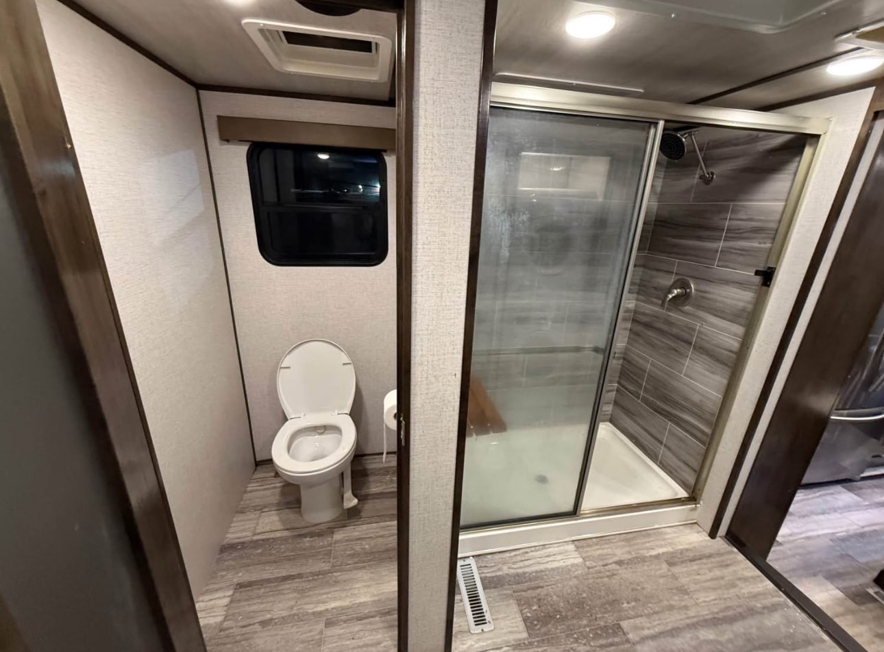 2021 Yukon Dutchmen 421FL Fifth Wheel thumbnail 10
