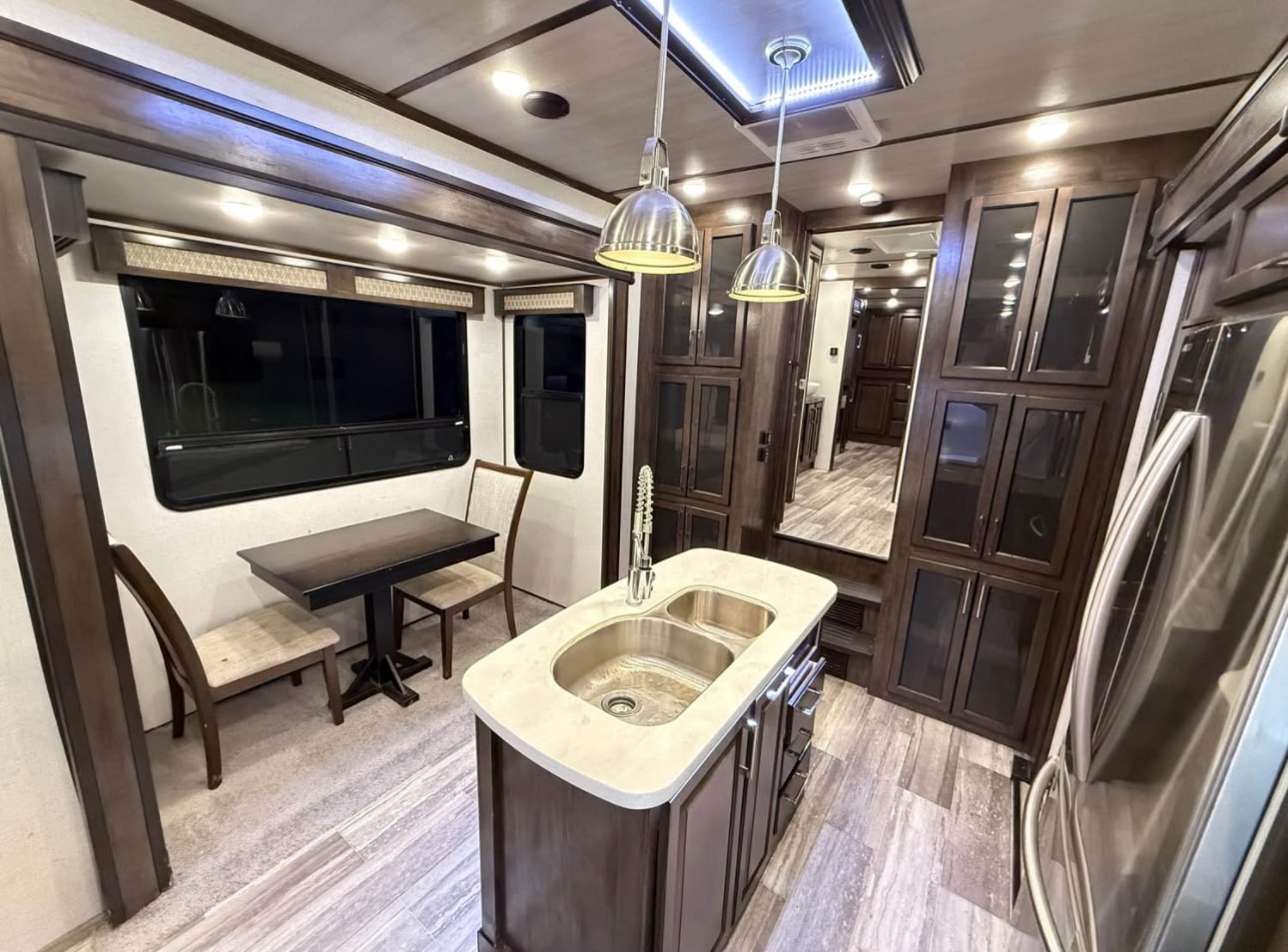 2021 Yukon Dutchmen 421FL Fifth Wheel thumbnail 4