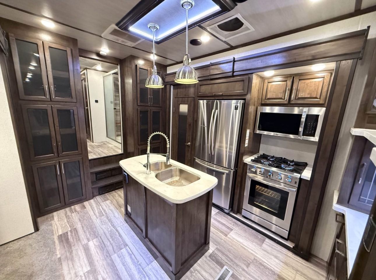 2021 Yukon Dutchmen 421FL Fifth Wheel thumbnail 5