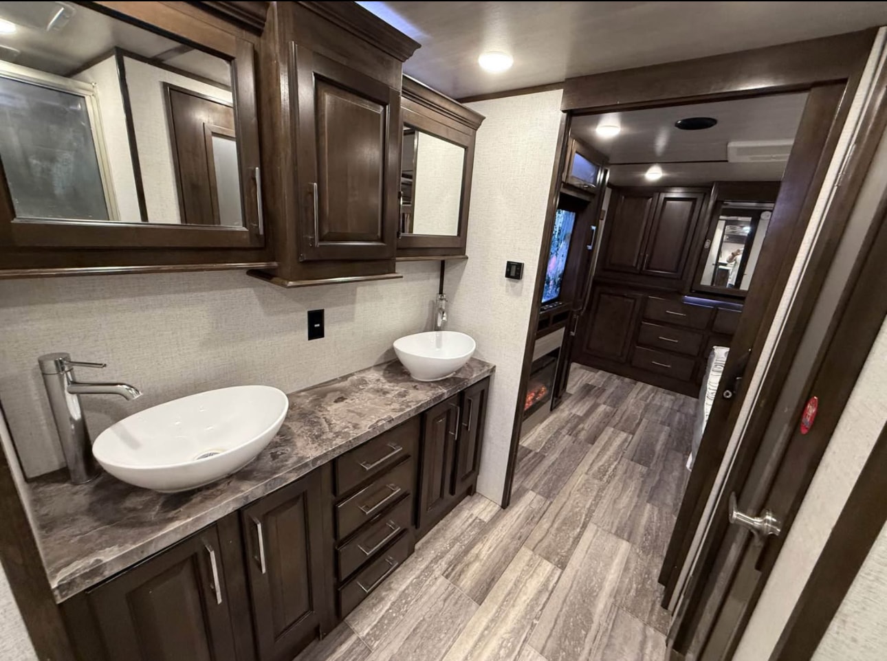 2021 Yukon Dutchmen 421FL Fifth Wheel thumbnail 9