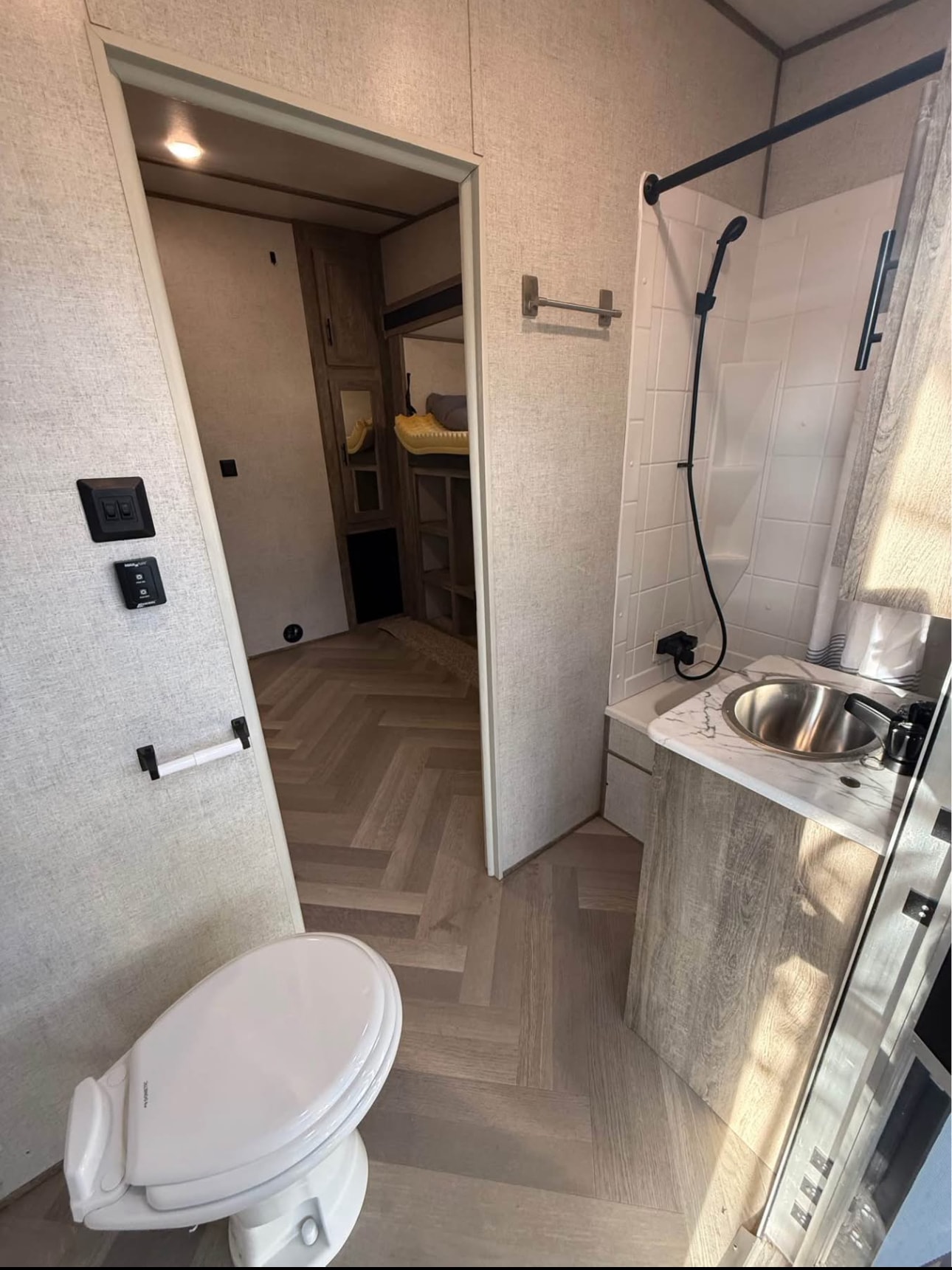 2021 Wildwood Heritage Glen 356QB Fifth Wheel thumbnail 5
