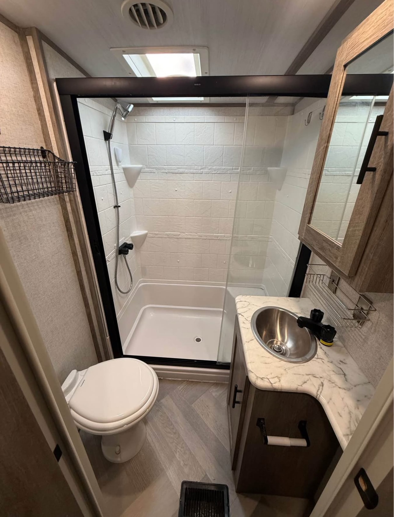 2021 Wildwood Heritage Glen 356QB Fifth Wheel thumbnail 6
