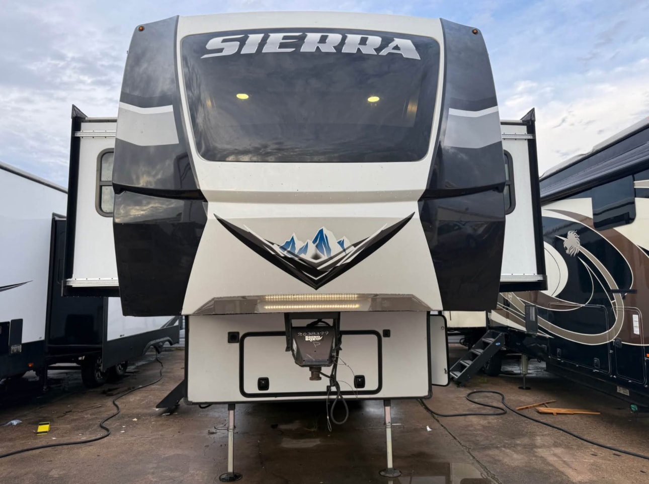 2022 Sierra 3770FL Fifth Wheel thumbnail 3