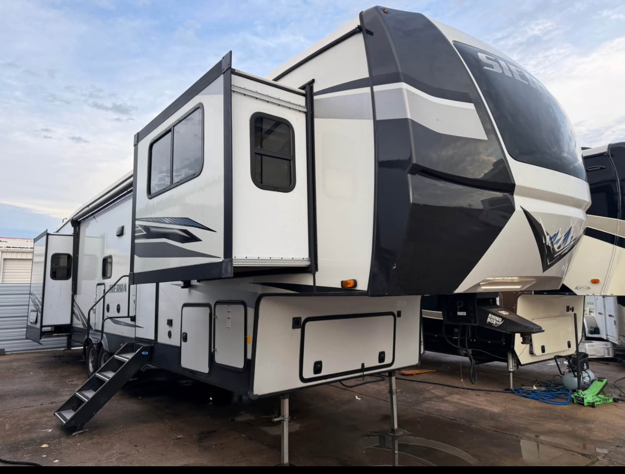 2022 Sierra 3770FL Fifth Wheel thumbnail 4