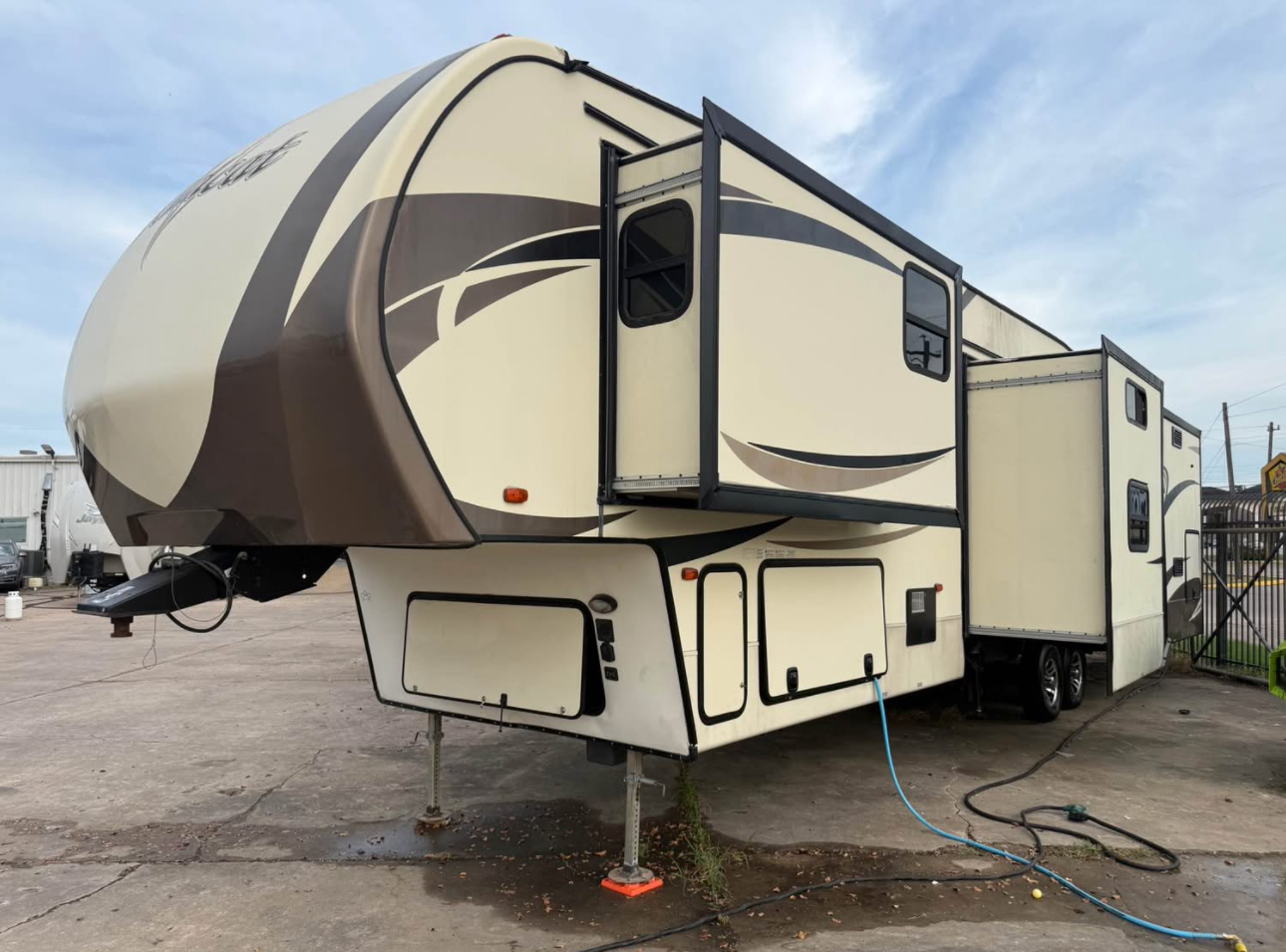 2018 Forest River Wildcat 383MB Fifth Wheel thumbnail 16