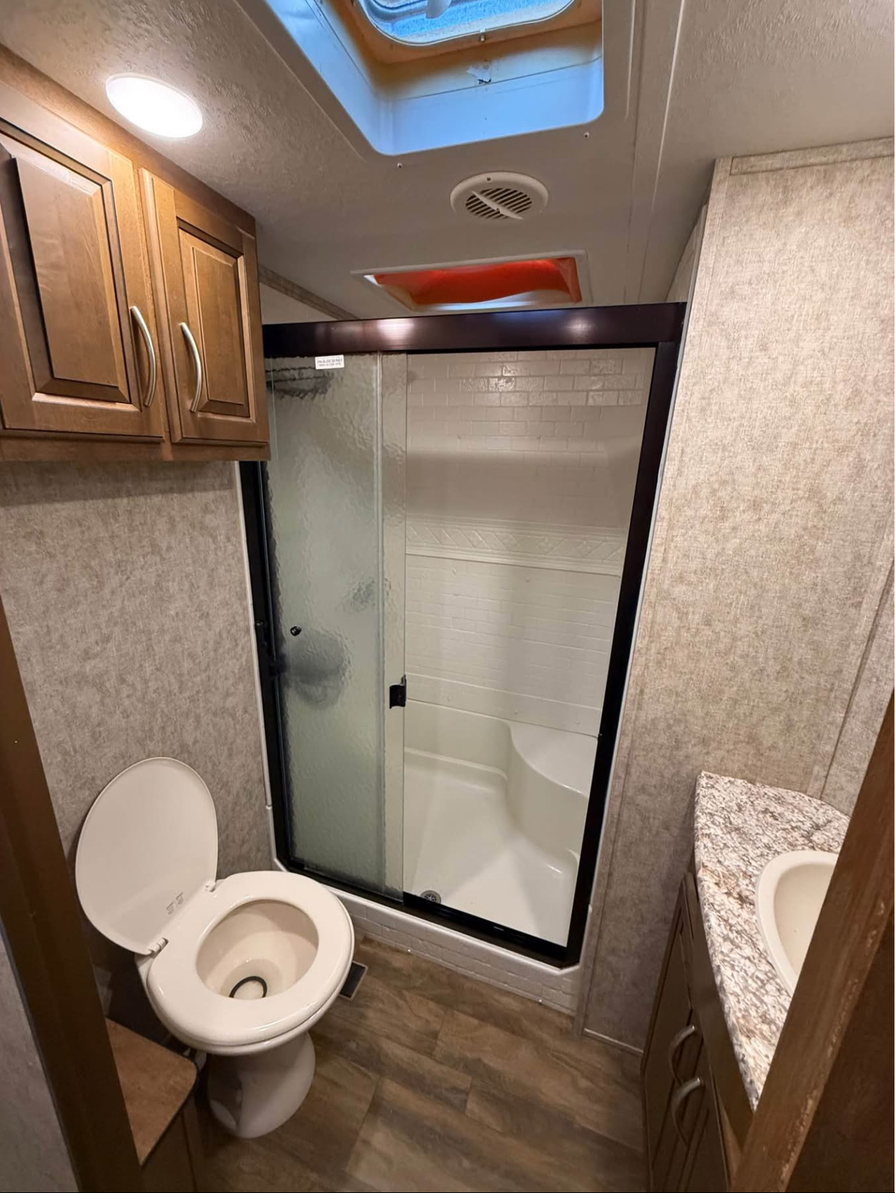 2018 Forest River Wildcat 383MB Fifth Wheel thumbnail 12