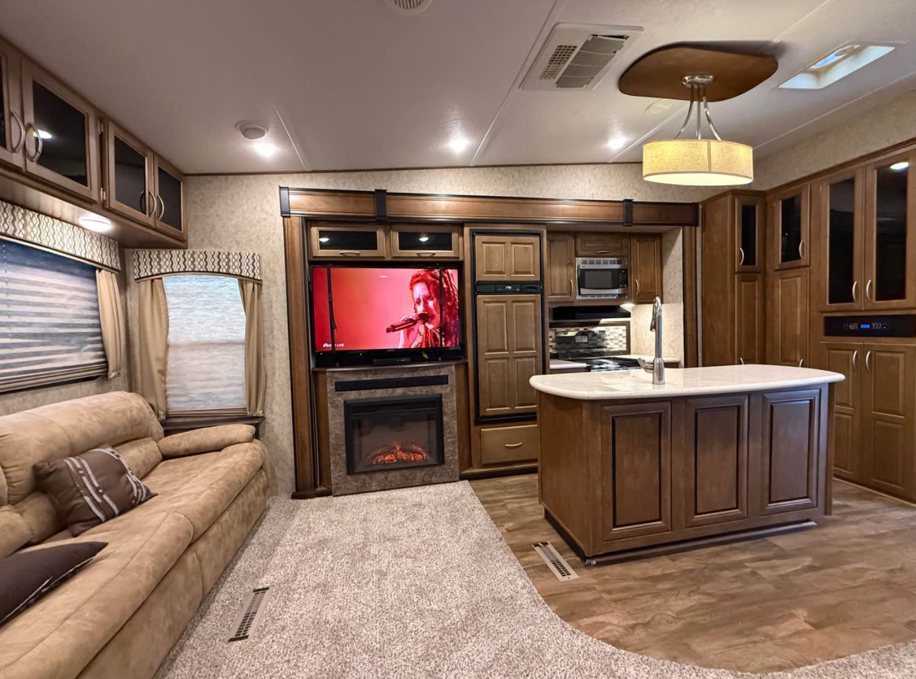 2018 Forest River Wildcat 383MB Fifth Wheel thumbnail 15