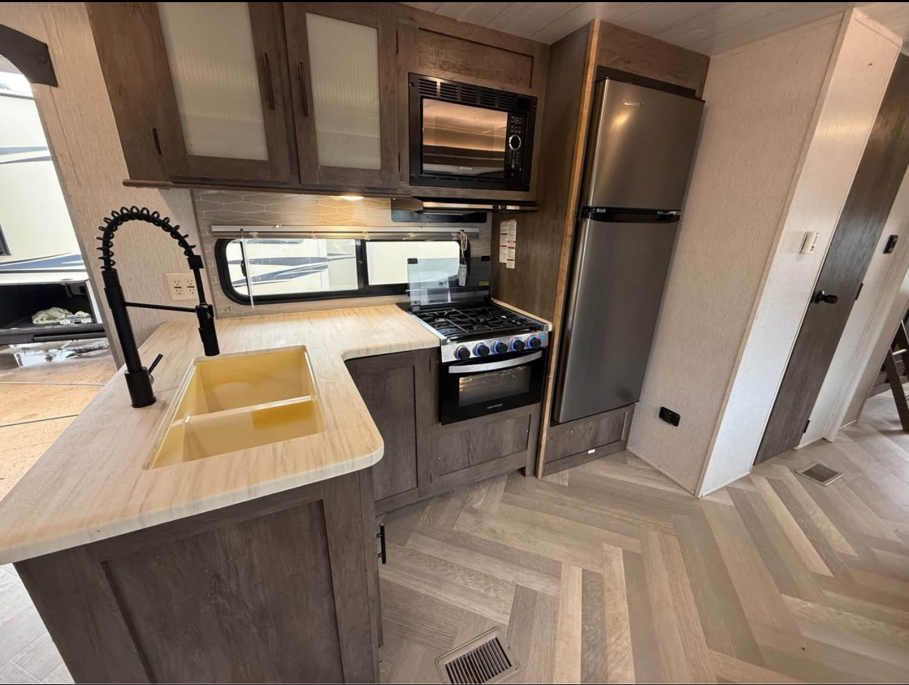 2022 Forest River Wildwood 33TS Travel Trailer thumbnail 16