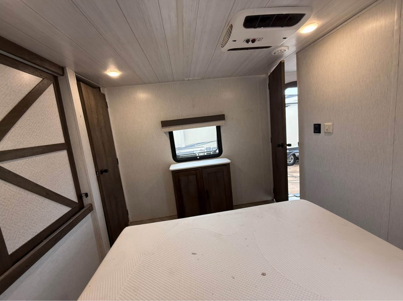 2022 Forest River Wildwood 33TS Travel Trailer thumbnail 18