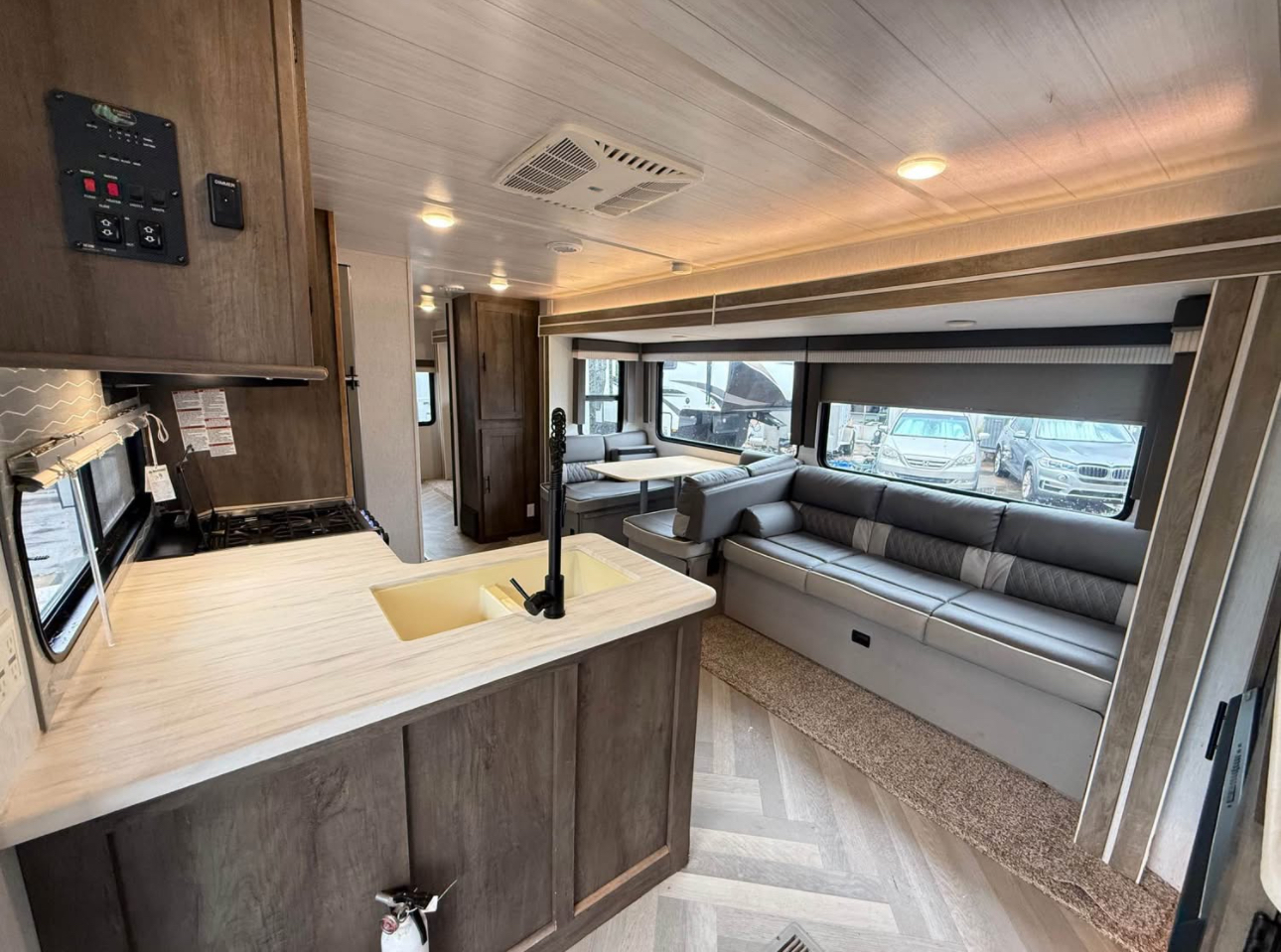 2022 Forest River Wildwood 33TS Travel Trailer thumbnail 15