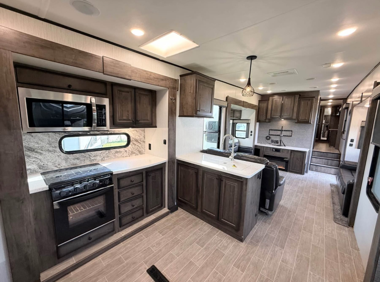 2021 Heartland BigHorn 39RK Fifth Wheel thumbnail 14