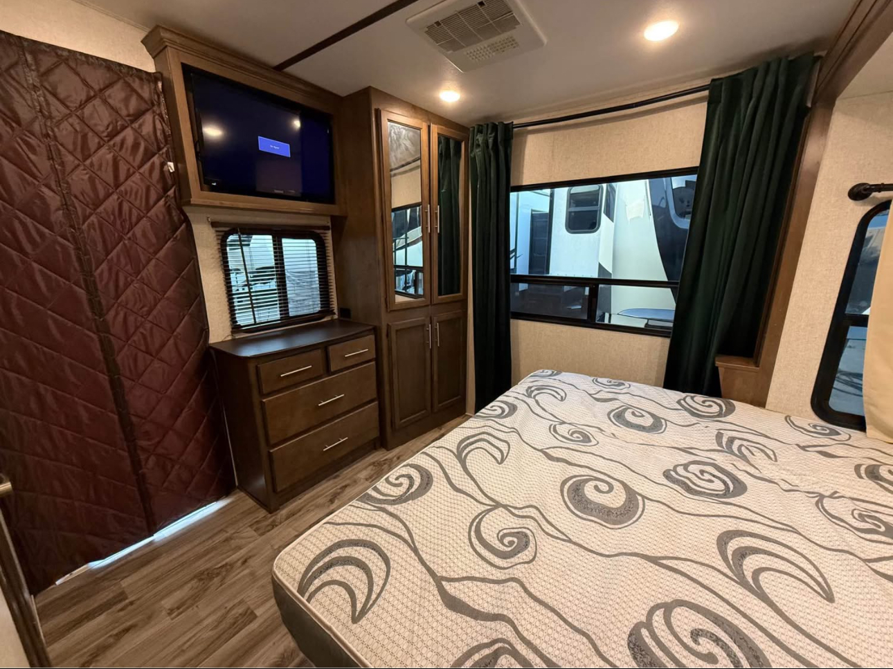2018 Forest River Cougar 367FLS Fifth Wheel thumbnail 11