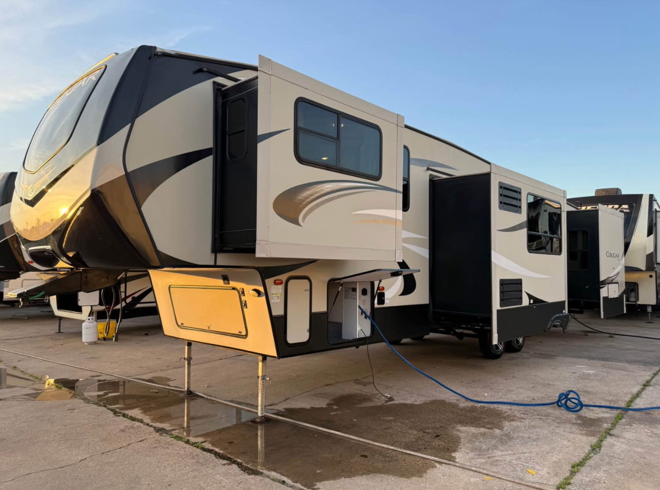 2018 Forest River Cougar 367FLS Fifth Wheel thumbnail 17